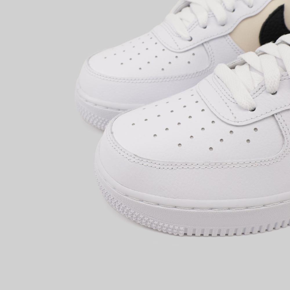 Кроссовки Nike Air Force 1 '07 LV8 EMB - купить в магазине Dice с бесплатной доставкой по России