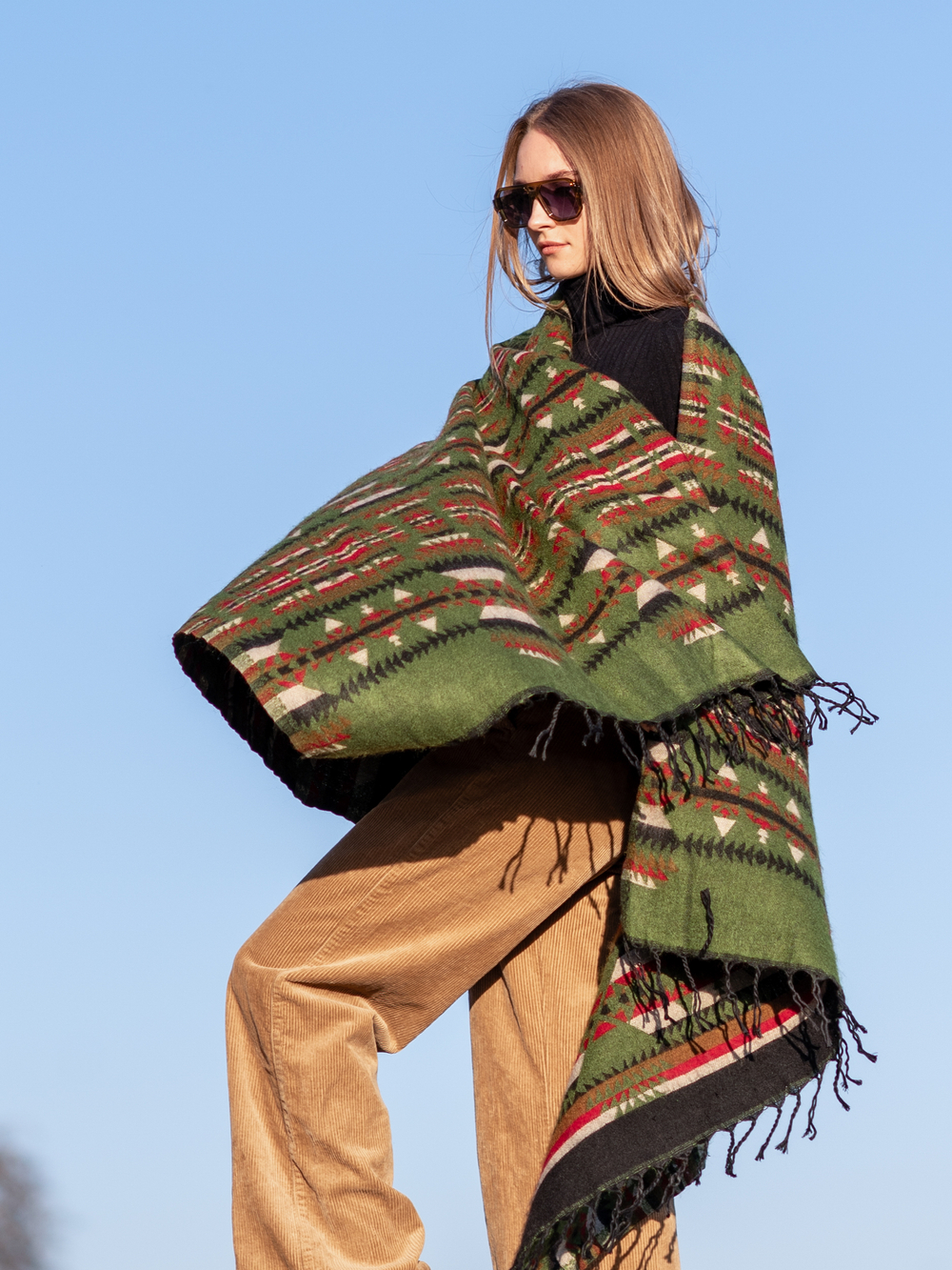 Шарф теплый с индейским орнаментом