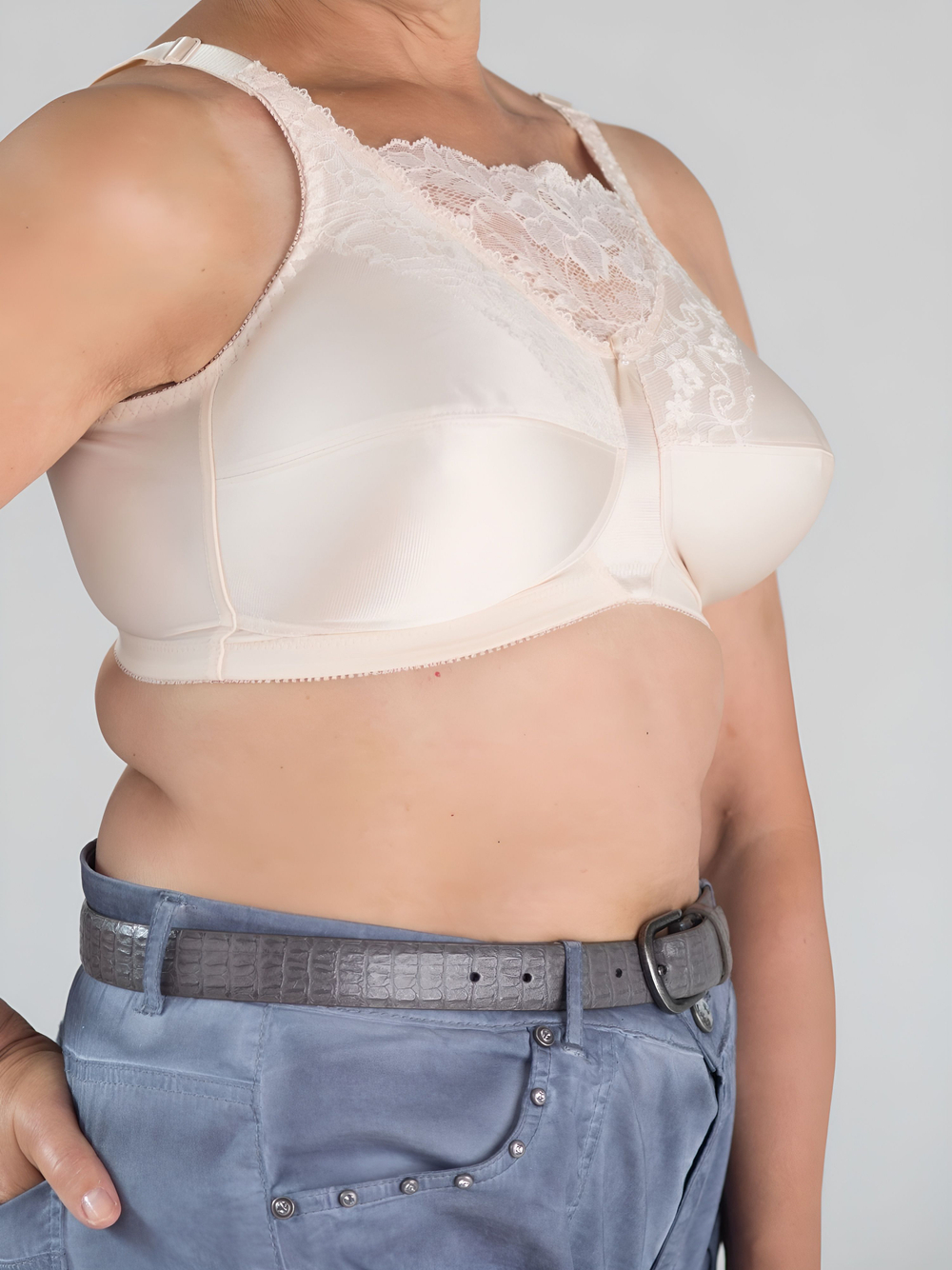 Бюстгальтер 80D с высоким декольте без косточек после мастэктомии