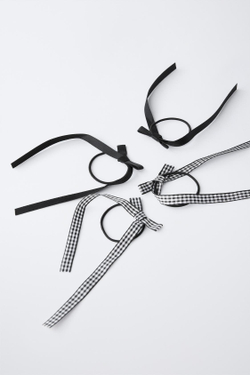 ZARA НАБОР ИЗ ЧЕТЫРЕХ РЕЗИНОК ДЛЯ ВОЛОС С БАНТИКАМИ В КЛЕТКУ ВИШИ, ЧЕРНЫЙ