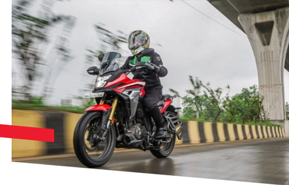 Мотоцикл Honda CB200X красный