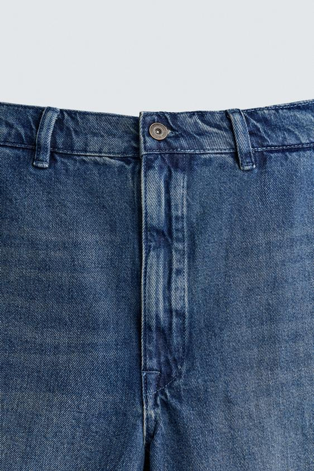 ZARA ДЖИНСЫ STRAIGHT FIT С ВОЩЕНЫМ ЭФФЕКТОМ, ВЫЦВЕТШИЙ СИНИЙ