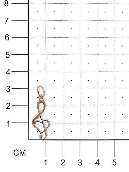 Подвеска Сердце Скрипичный ключ из бронзы, фото на размерной сетке