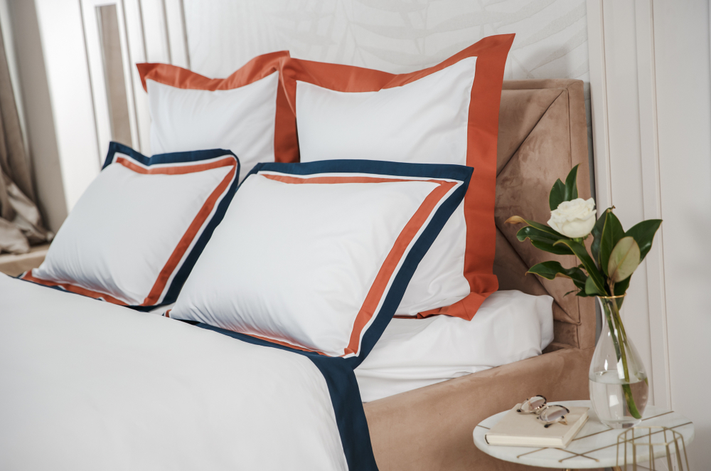 Постельное белье 2 спальное евро Сlaire&Caroll Jacqueline белое с темно-синим кантом