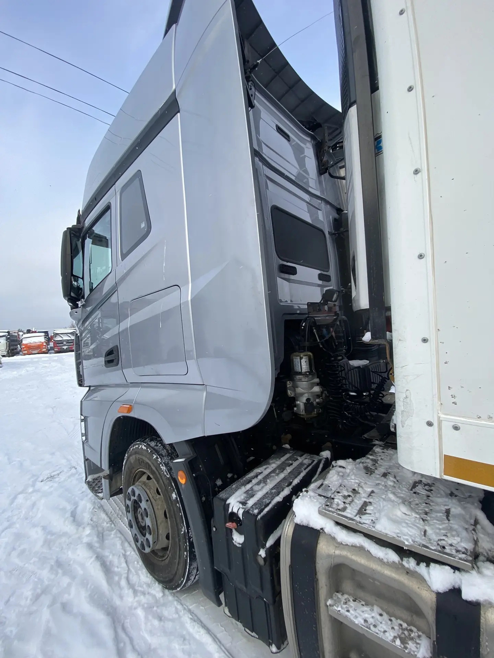 FAW J7 4x2 Седельный тягач CA4180P77K25E5 (Дизельный, 12,5 л, 553 л.с., АТ)