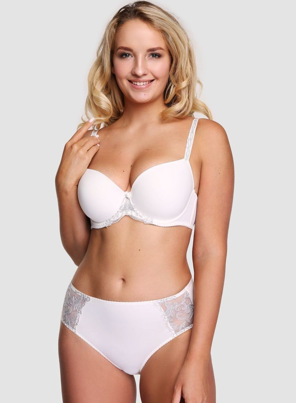 Бюстгальтер из мягкого микроволокна с уплотненными формованными чашками (Размер: 90D) (Цвет: пудровый)