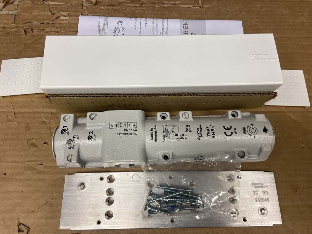 dormakaba (ex. DORMA) TS93 B EN5-7 корпус доводчика для работы со скользящим каналом. Цвет: серебристый (анодированный алюминий)
