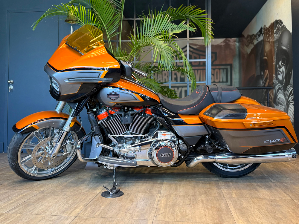 CVO Street Glide "Torched Orange CVO Tri-Tone" (2026)