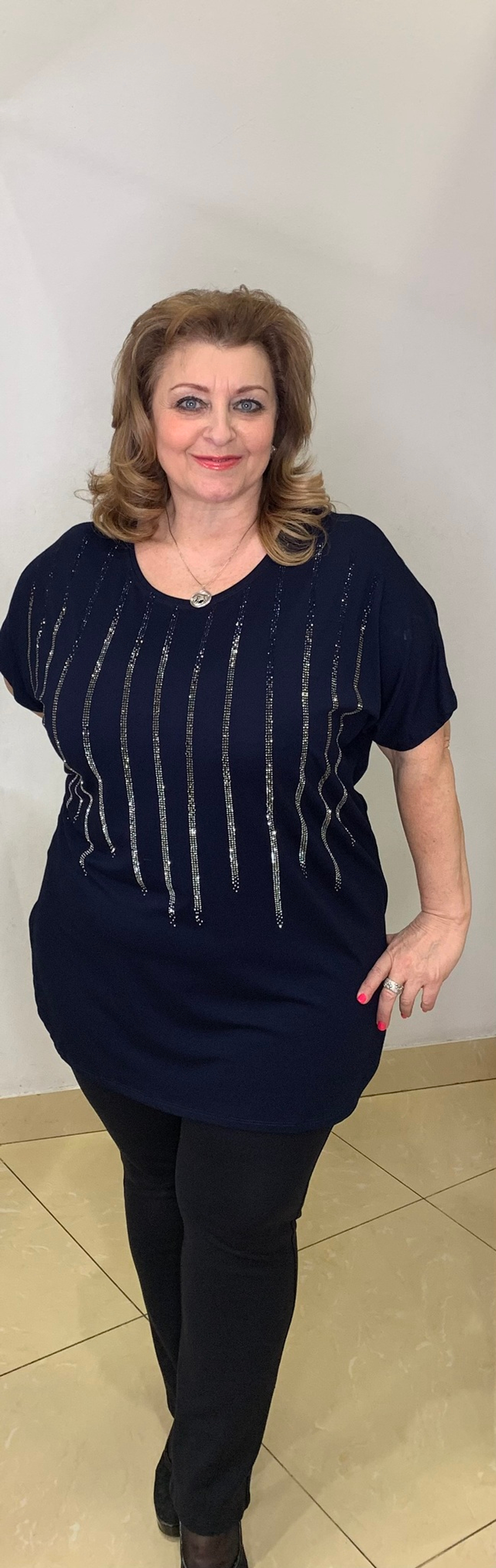 Нарядный темно-синий блузон со стразовым принтом