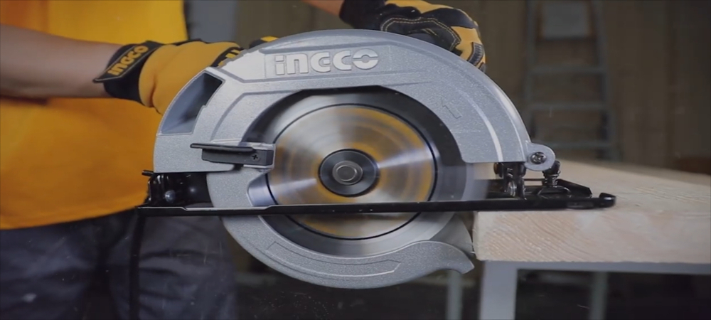Циркулярная пила INGCO CS18568 INDUSTRIAL 185х20 мм 1,6 кВт