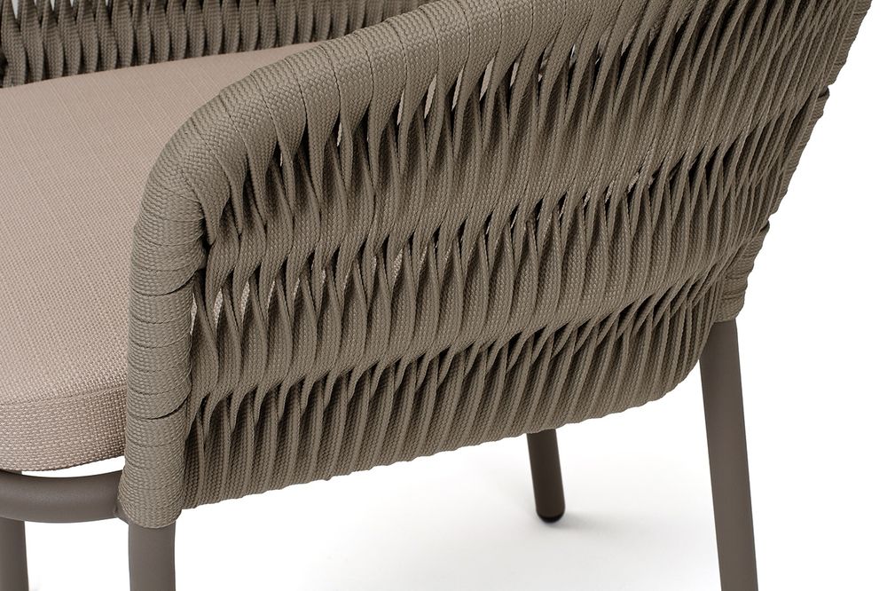 "Бордо" стул плетеный из роупа (колос), каркас алюминий бежево-серый (RAL7006) муар, роуп серо-коричневый 23мм, ткань Mossle бежевая