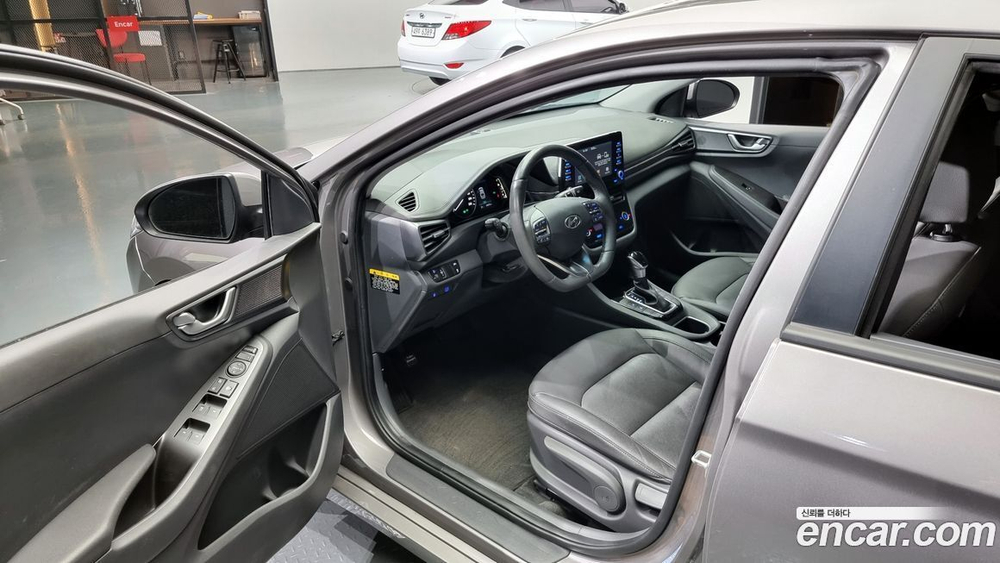 Hyundai The New Ionic Hybrid 1.6 HEV (09.2019)