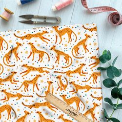 Ткань таффета динамичные гепарды на белом фоне