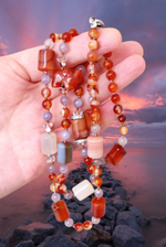 Бусы из агата, сердолика, флюорита, с резным слоником