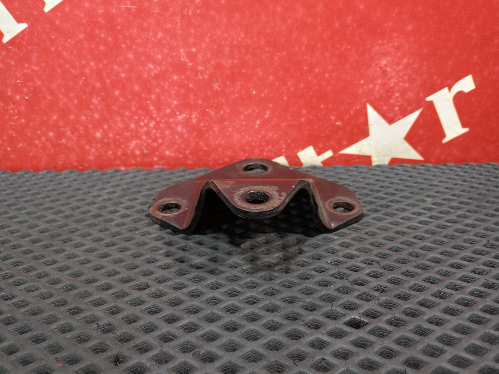 Кронштейн  рессоры передней