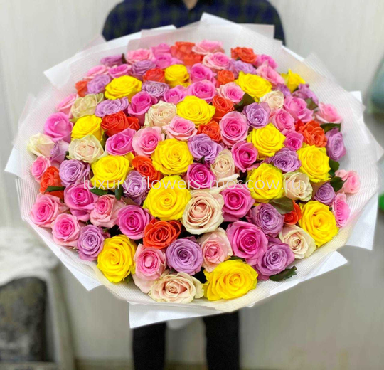 101 роза из разных цветов