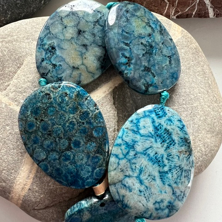 Коралл. Камни для изделий на заказ. Цена зависит от вида заказанного изделия