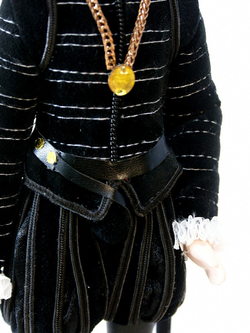 Кукла коллекционная в мужском придворном Испанском костюме