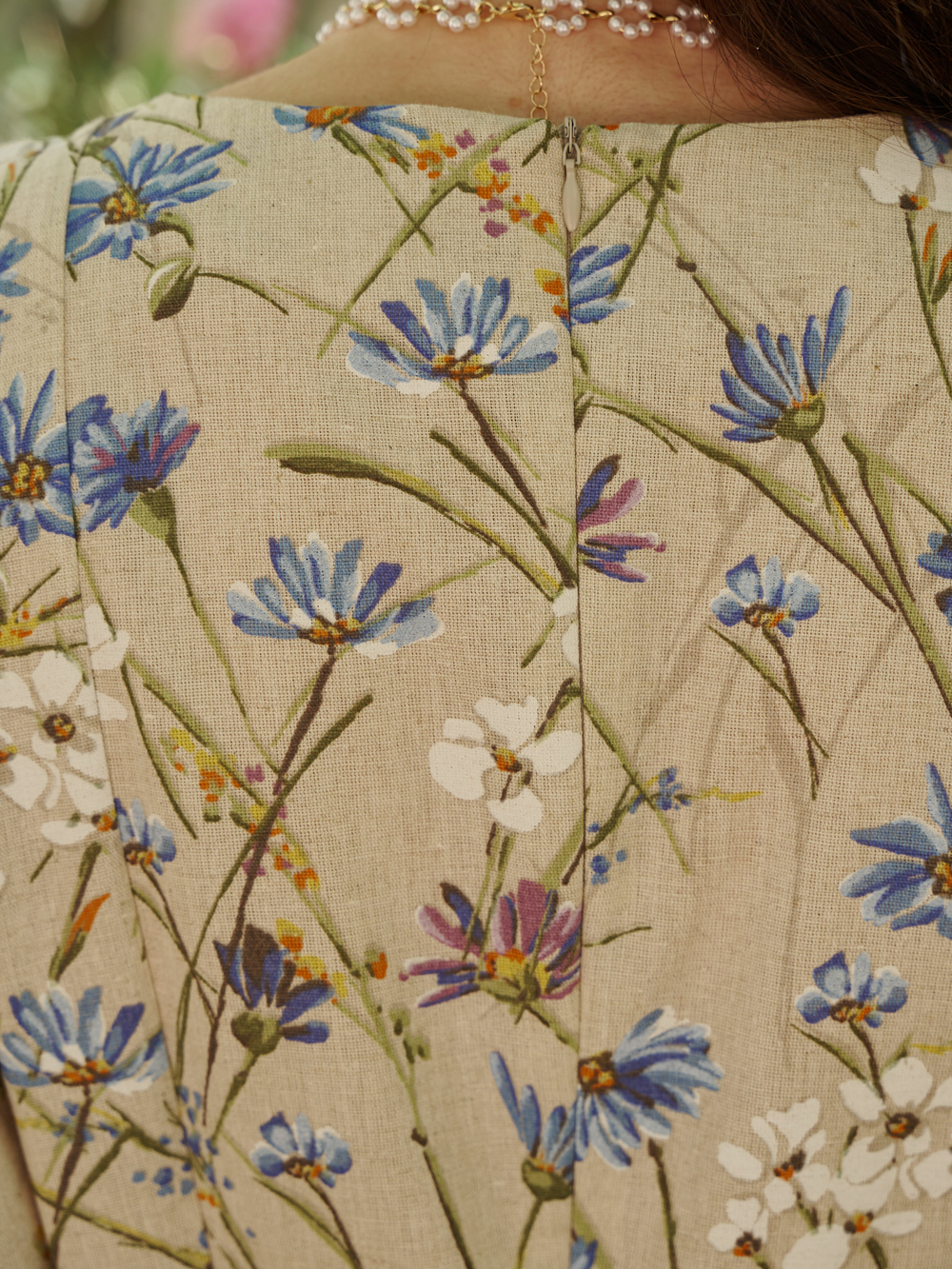 Платье с вырезом-сердечко