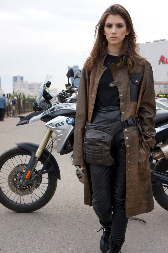 Сумка на бедро кожаная коричневая