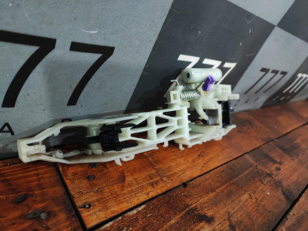 Кронштейн ручки двери Kia Carnival 4 20-нв Б/У Оригинал