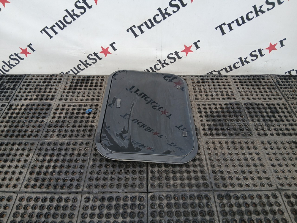 Люк в сборе