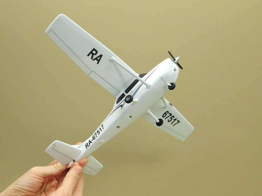 Модель самолета Cessna 172S (М1:32)