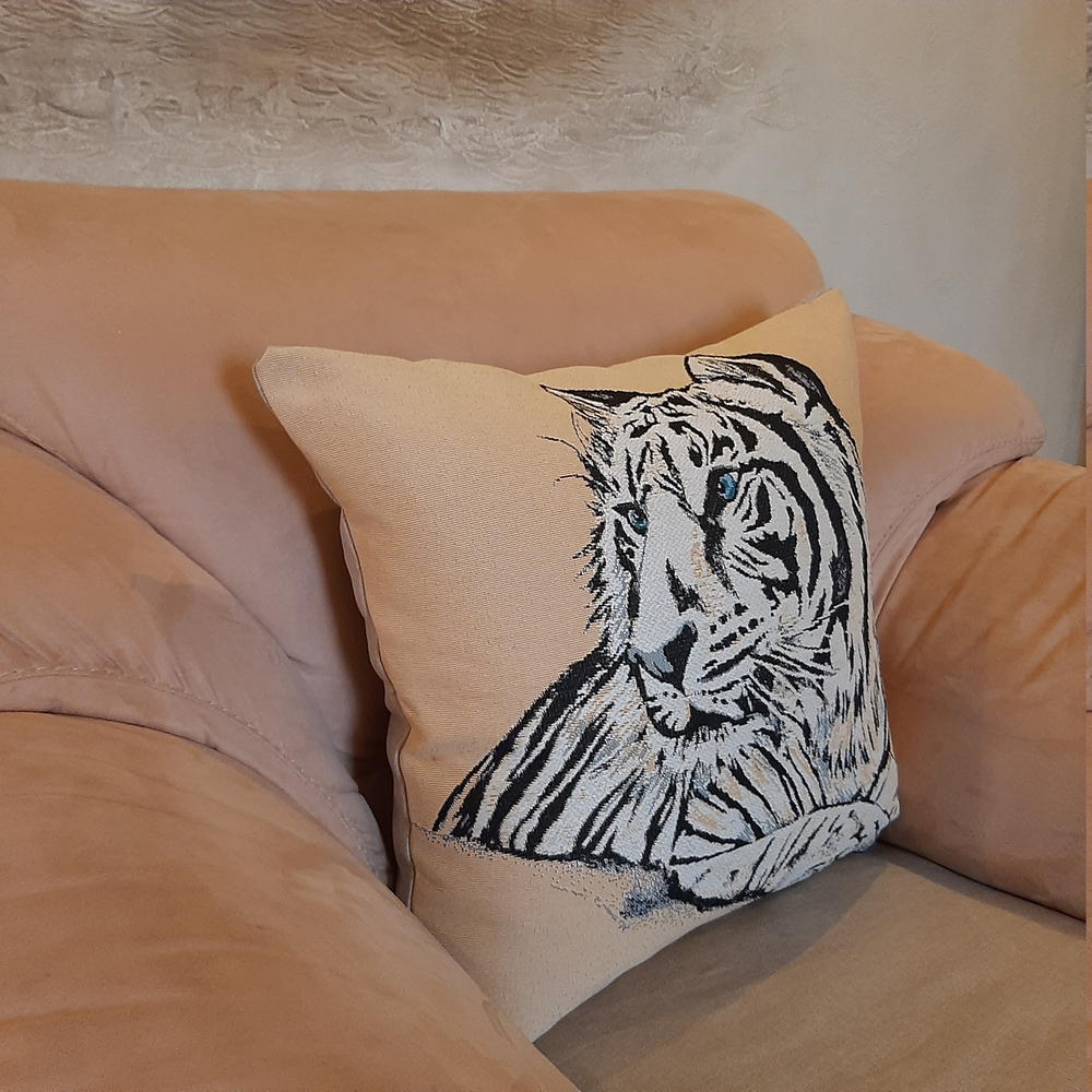 Наволочка гобеленовая декоративная для интерьерной подушки Тигр графика 47х47