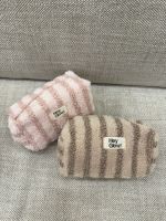 HEY GLOW  Плюшевая косметичка в полоску (коричнево-розово-молочную)