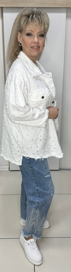 Джинсовый белый жакет с перфорацией