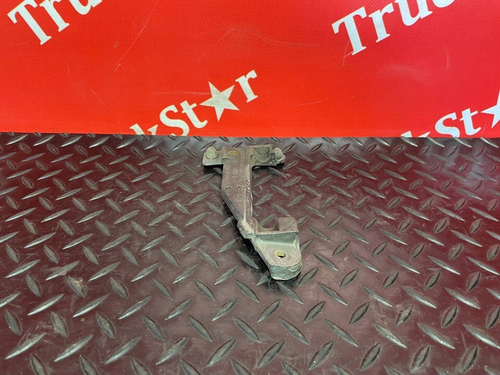 Кронштейн фары левой