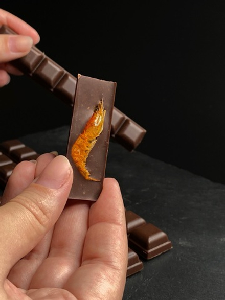 Шоколад с креветками и лимоном