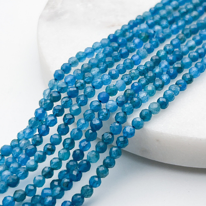 Апатит граненый бусины, диаметр 3,2-3,3 мм, цена за отрезок 19 см (1/2 нити)