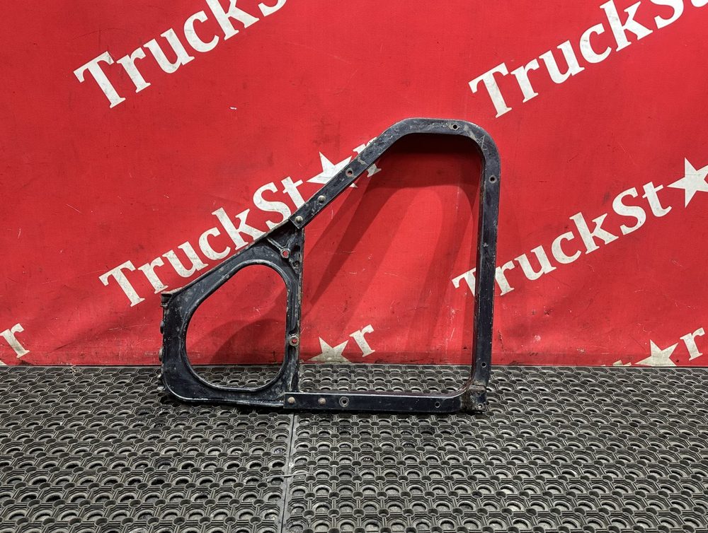 Кронштейн крыла передний правый