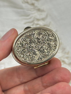 Таблетница с синей вставкой Галантная сцена