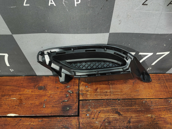 Накладка глушителя правая Mercedes GLE (C292) 15-19 Новое Оригинал A2928850723