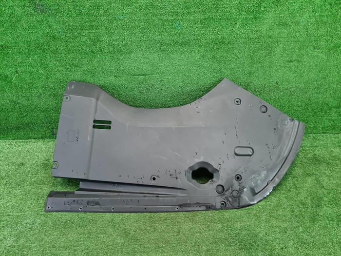 Кожух замка капота правый Hongqi H9 (2020-н.в.)