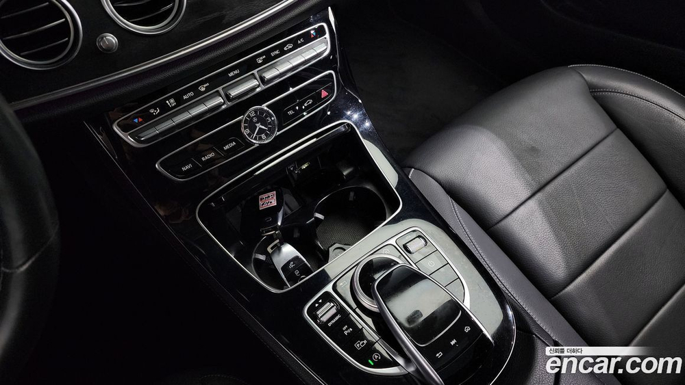 Mercedes-Benz E-Class W213 E220d Avangarde (10.2019)