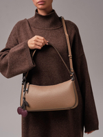 Кожаная сумка багет кросс-боди коричневый капучино