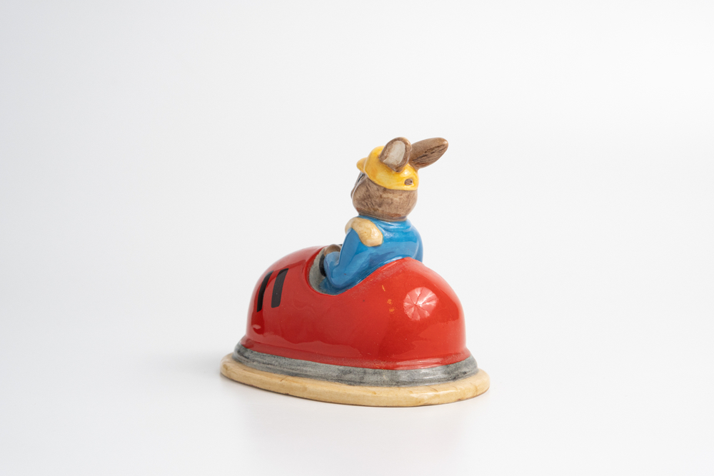 Коллекционная статуэтка «В машинке-автодроме» (Dodgem Bunnykins)