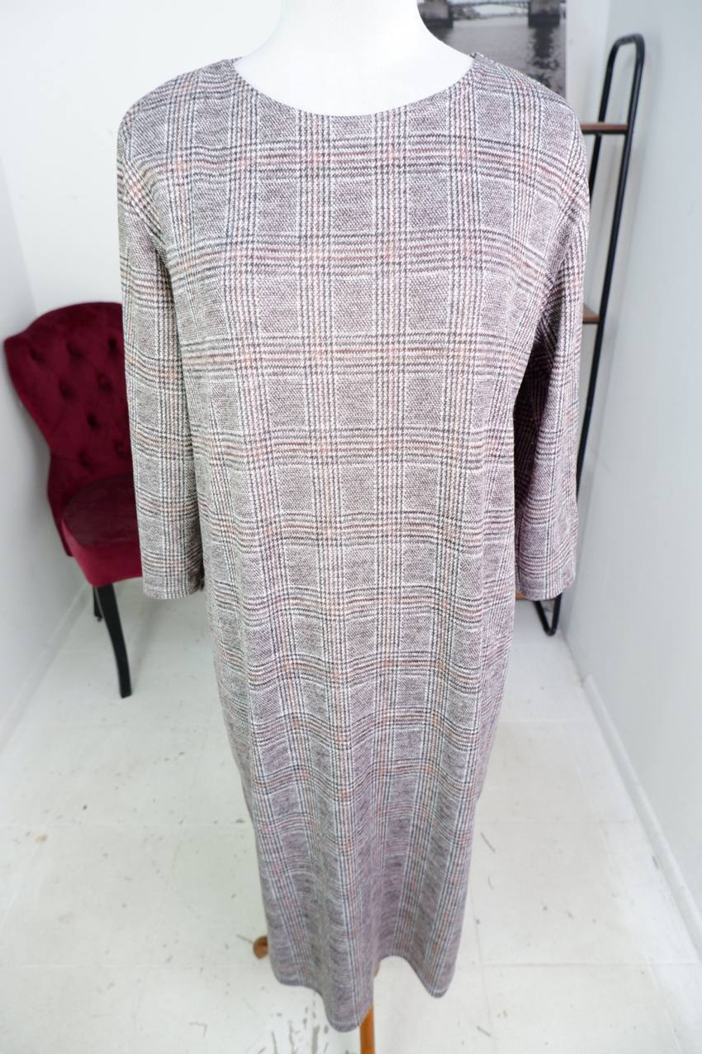 Платье для офисных будней, визуально на 52 размер