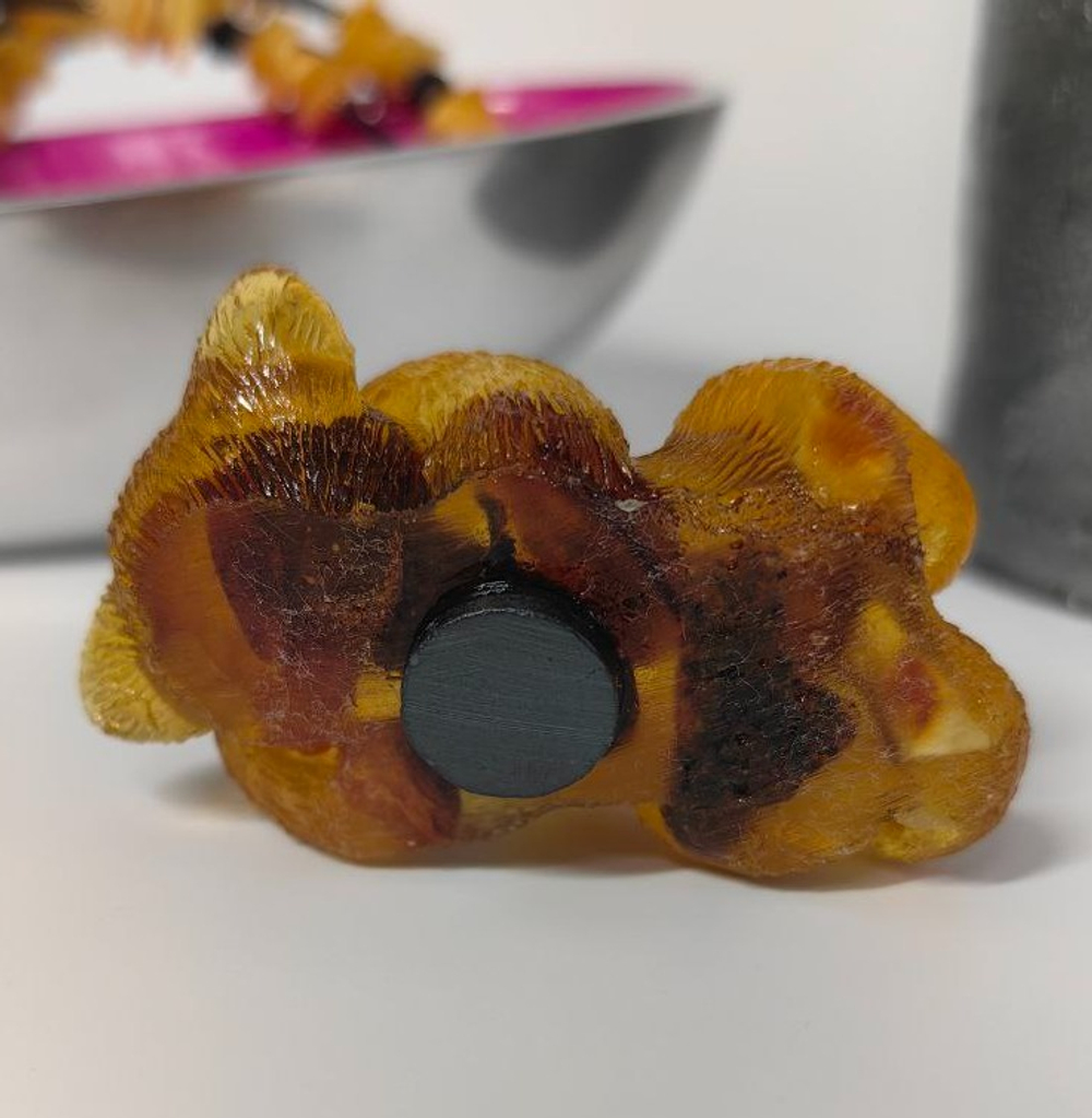 Магнит "Котик милашка играет" (янт. композиция).