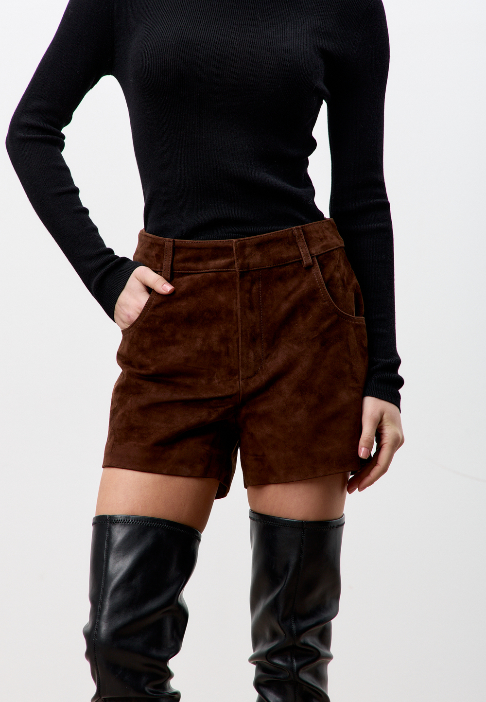 Шорты из натуральной замши