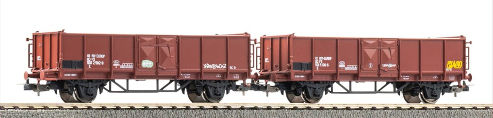 Набор из 2-х полувагонов с граффити FS, эпоха V