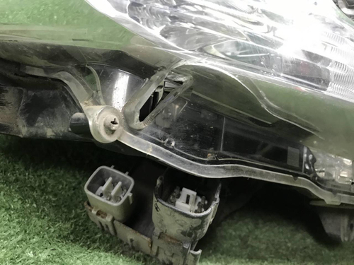 Битая Фара правая Land Cruiser 200 (2015-2021) LED