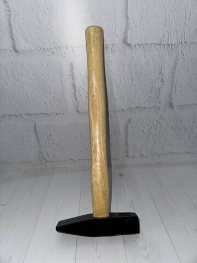 Молоток деревянная ручка 800 грамм