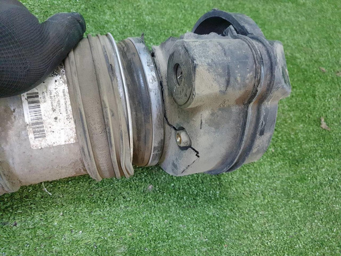 Стойка пневматическая передняя левая Porsche Cayenne 3 PO536 (2017-н.в.)