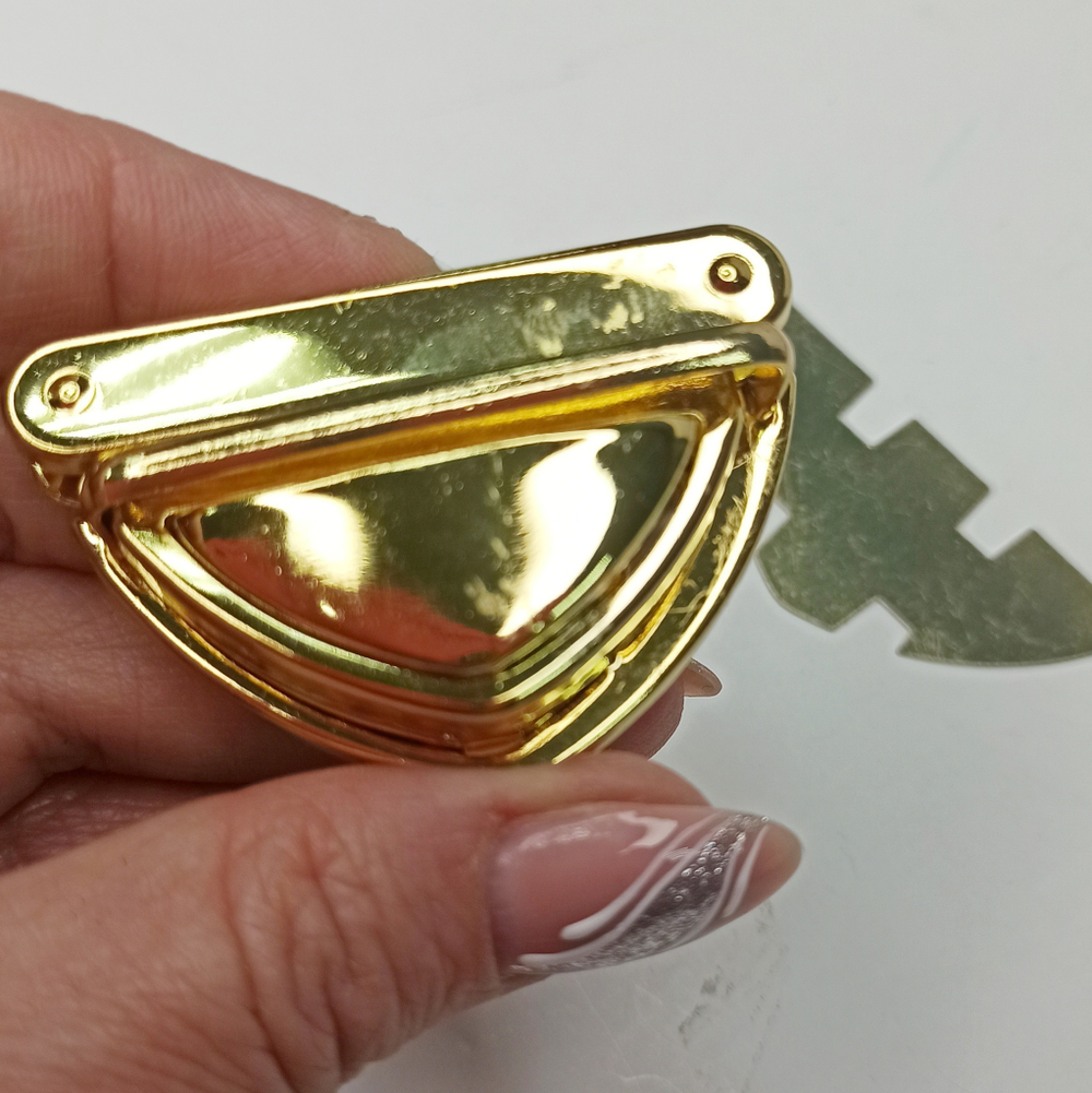 Замок-защелка на зажимах 52*35 Лимонное золото