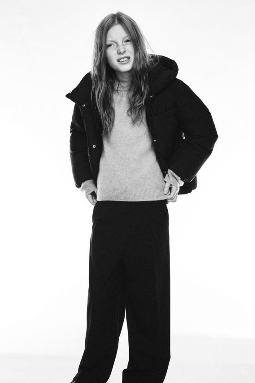 ZARA СТЕГАНАЯ КУРТКА С КАПЮШОНОМ, ЧЕРНЫЙ