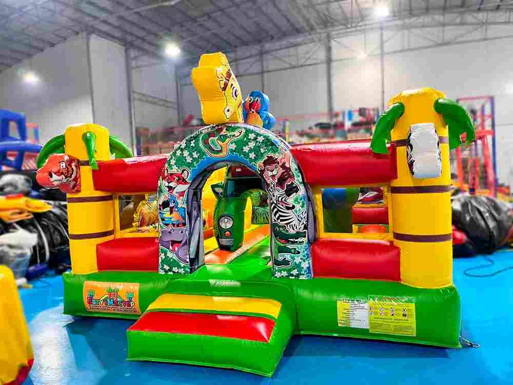 Коммерческий надувной батут "Сафари-экскурсия" без горки, 4*4*2,3 м